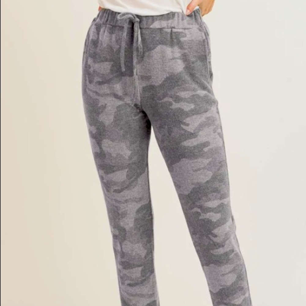 Size Small Wasabi + Mint Gray Camo Joggers